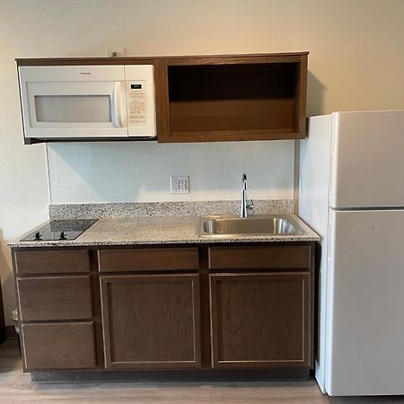 WoodSpring Suites Detroit Madison Heights Buitenkant foto