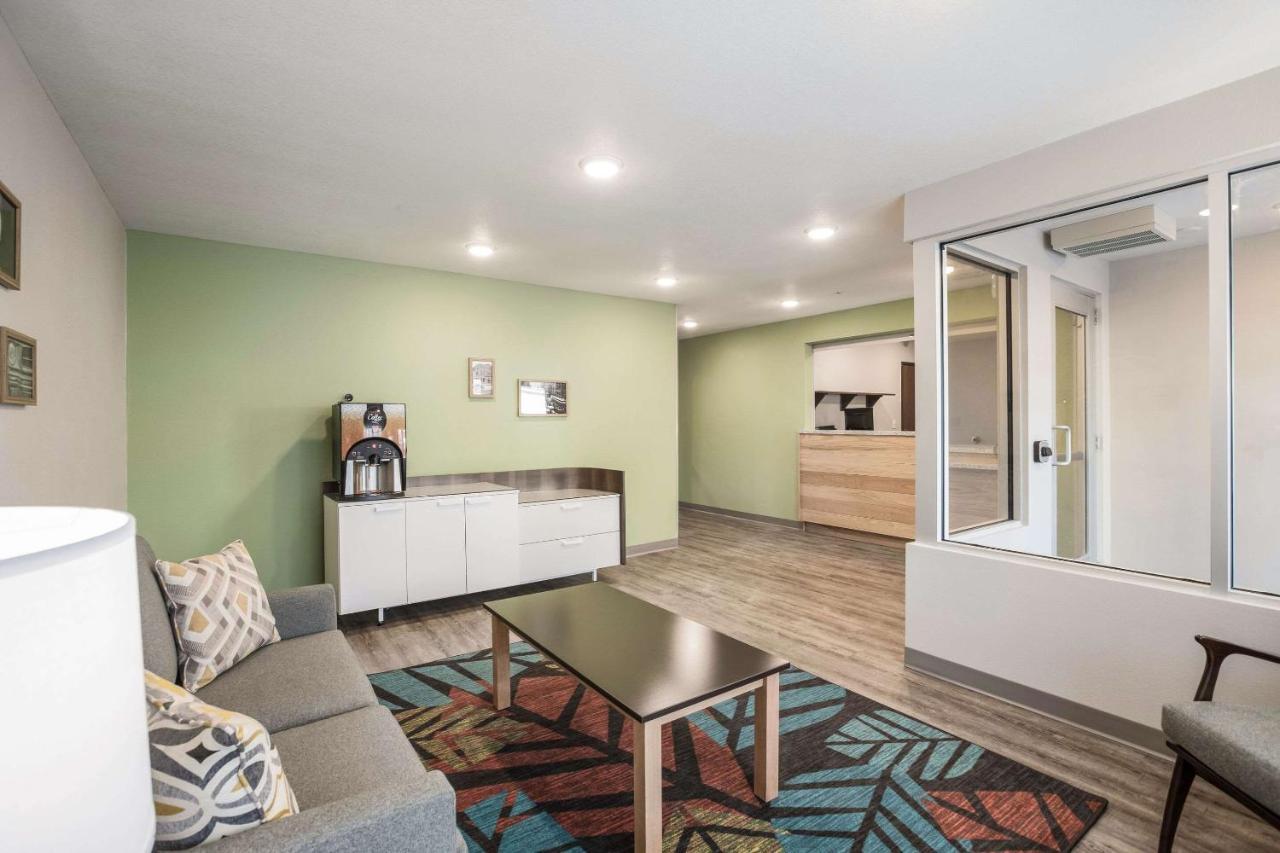 WoodSpring Suites Detroit Madison Heights Buitenkant foto