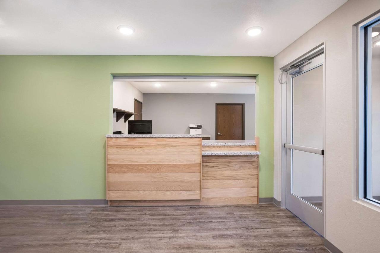 WoodSpring Suites Detroit Madison Heights Buitenkant foto