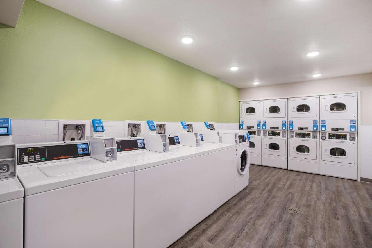 WoodSpring Suites Detroit Madison Heights Buitenkant foto