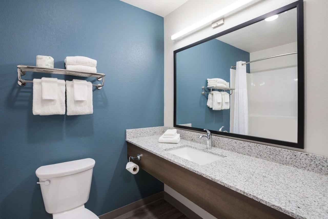 WoodSpring Suites Detroit Madison Heights Buitenkant foto