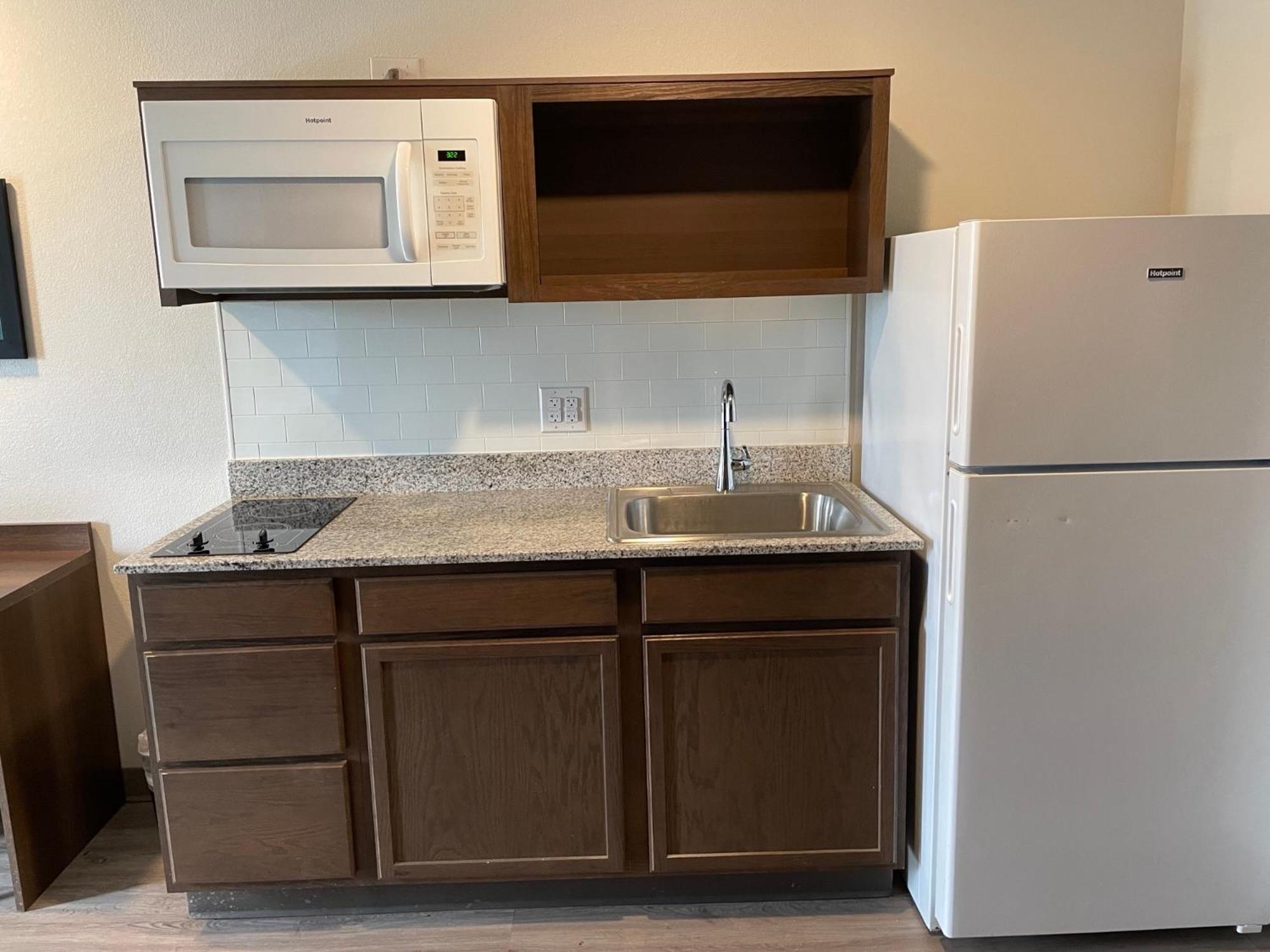 WoodSpring Suites Detroit Madison Heights Buitenkant foto